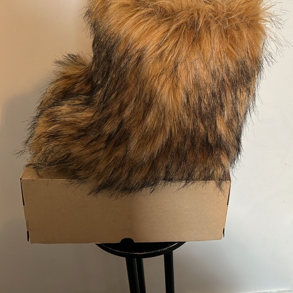 Faux Fur Boots in Brown and Black - Picture 4 of 6